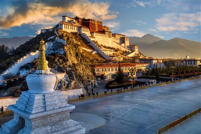 Potala Palast am Abend